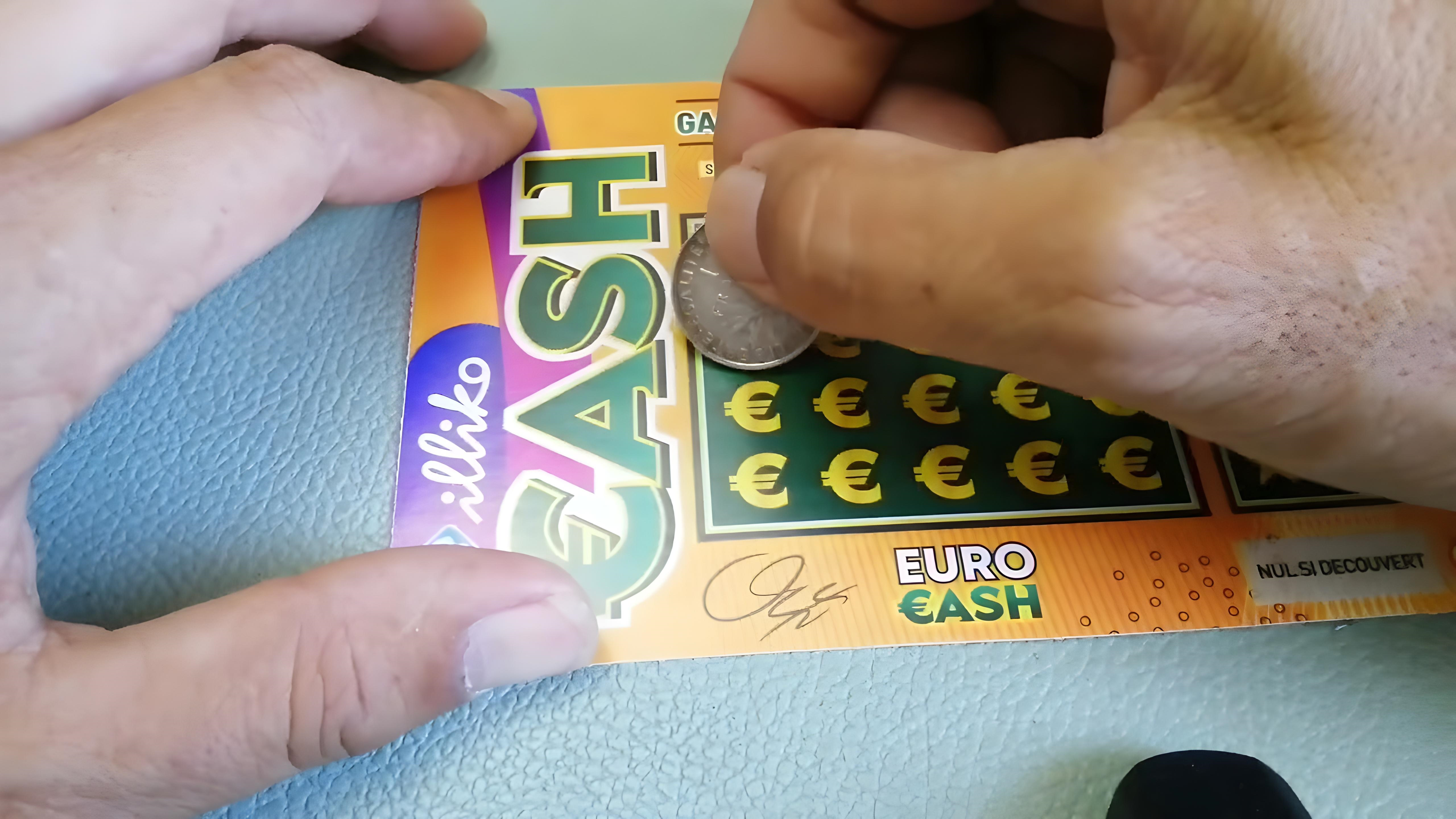 Quelle est la différence entre les cartes à gratter classiques et les e-tickets ?